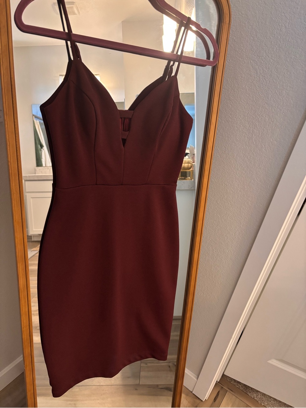 Elegant Women's Spaghetti Strap Bodycon Dress in Deep Burgundy